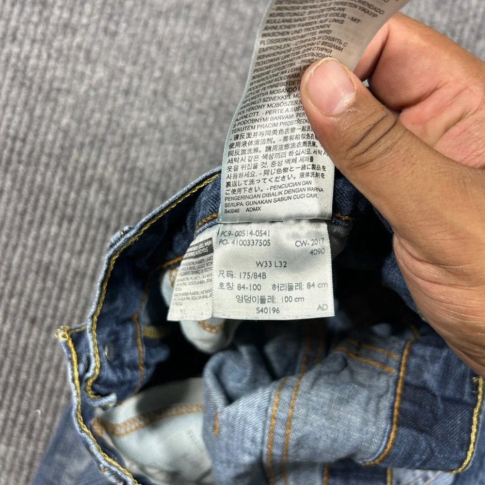 Levis 514 Straight Fit Jeans Mens 33x32 Blue Distressed Denim 00514-0541